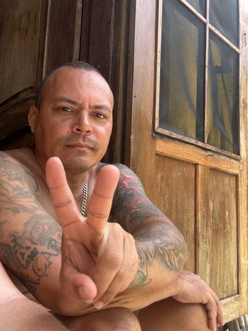 Traveler v-sign photo 7