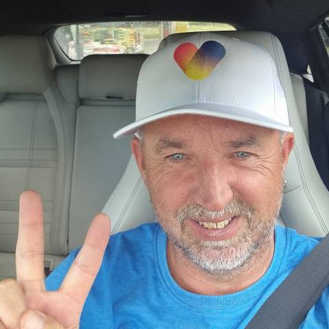 Traveler v-sign photo 28