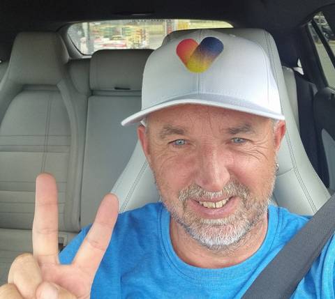 Traveler v-sign photo 28