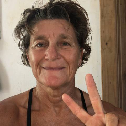 Traveler v-sign photo 8