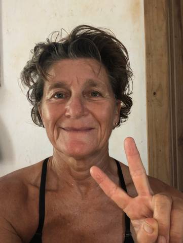 Traveler v-sign photo 8