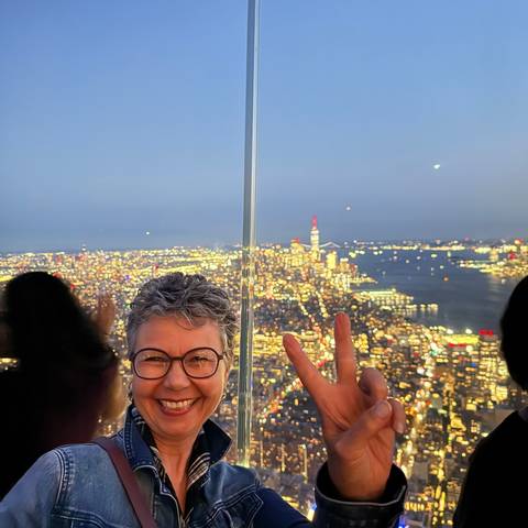 Traveler v-sign photo 13