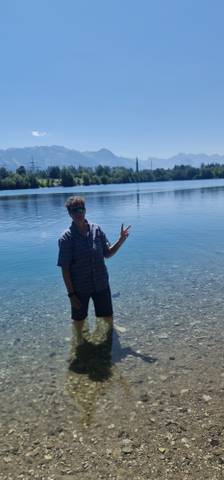 Traveler v-sign photo 99