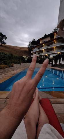 Traveler v-sign photo 148