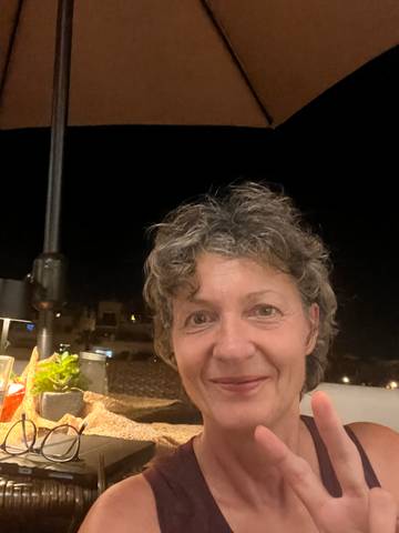 Traveler v-sign photo 160