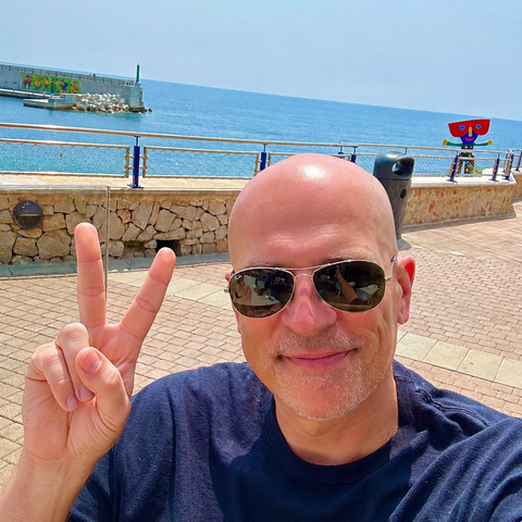 Traveler v-sign photo 18