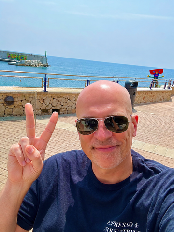 Traveler v-sign photo 18