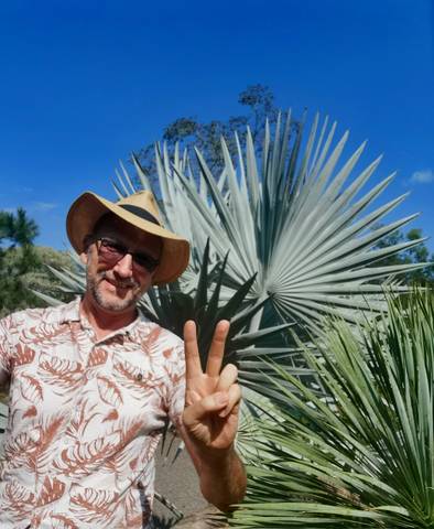 Traveler v-sign photo 53