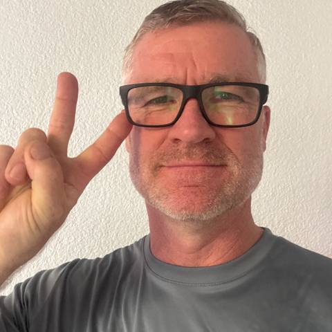 Traveler v-sign photo 6