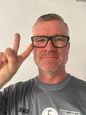 Traveler v-sign photo 6
